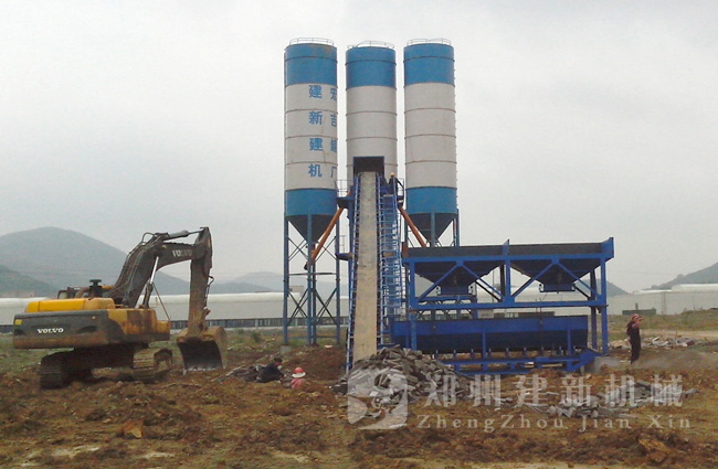 貴州畢節(jié)HZS90混凝土攪拌站現場案例