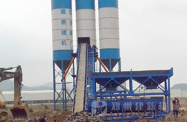 貴州畢節(jié)HZS90混凝土攪拌站現場案例